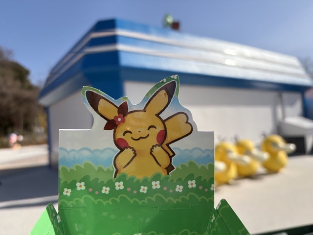 トレーは5種類。後ろの屋根に誰かいる？（答えは最後）