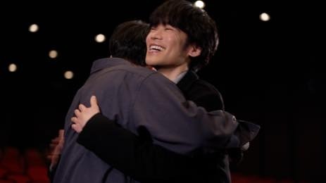久しぶりの再会を果たした小野賢章(右)と上野聖太(左)