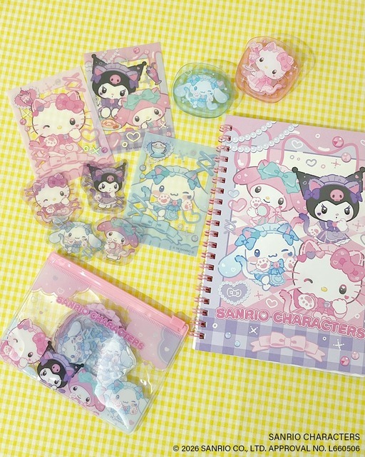 B6リングノート、フレークステッカー、アクリルクリップ2P、ステッカー（クリア）／各390円（税込429円）※ステッカーはよりどり2点で390円（税込429円）