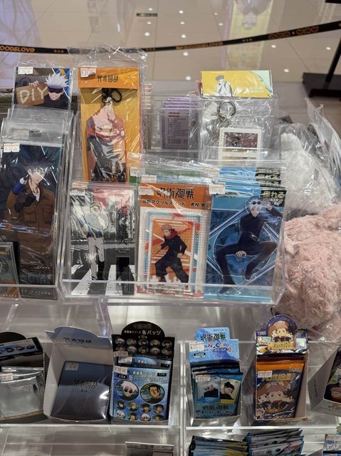 呪術廻戦関連グッズ（写真：合同会社Rouse 　李啓源）