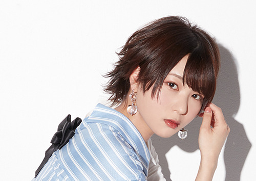声優・富田美憂が2ndシングル「翼と告白」を6月にリリース、新たなアーティスト写真も公開