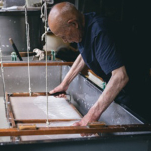 【当商品制作に携わった職人紹介】和紙：九代 岩野市兵衛（人間国宝）