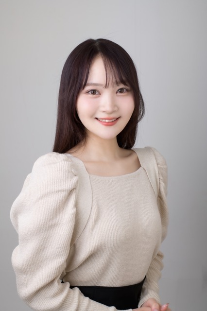 アナスタシア役：小山内怜央