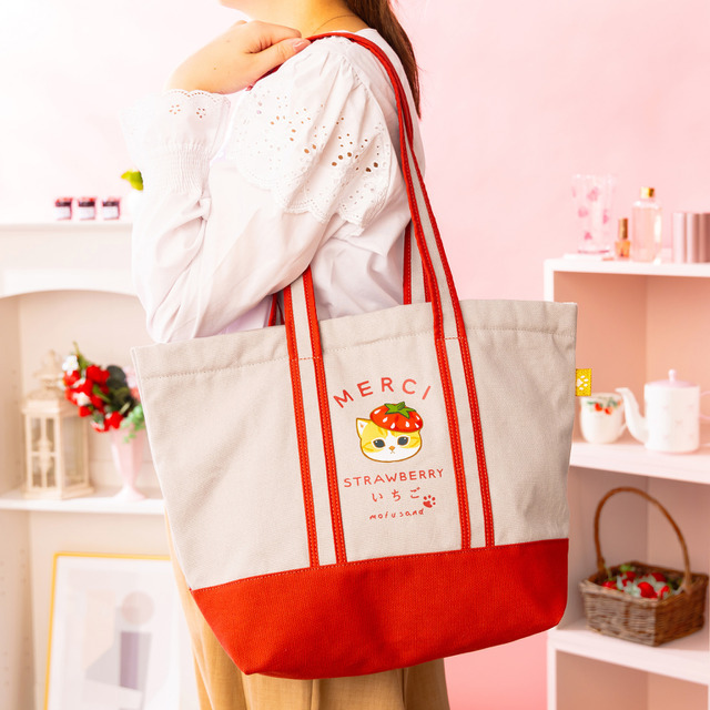 マチ付き大きめトートバッグ　3,740円