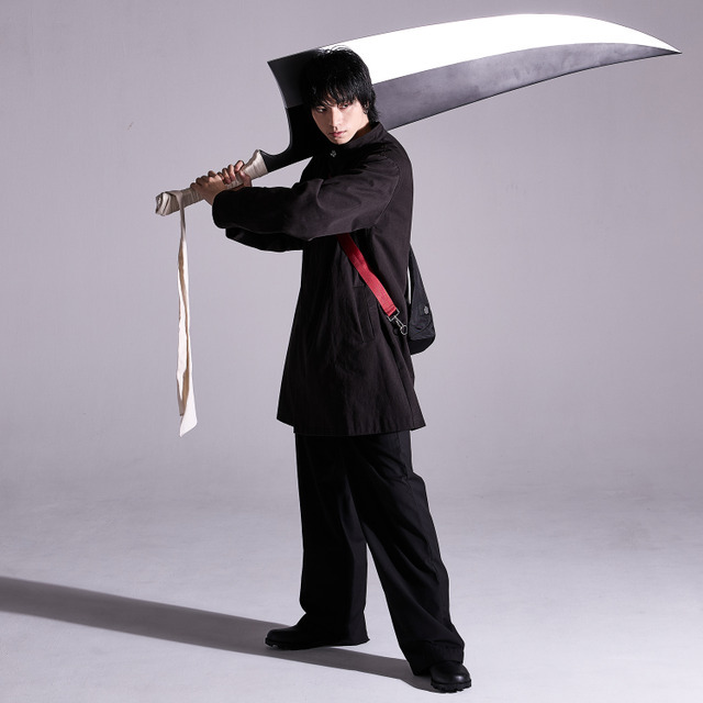 TVアニメ『BLEACH 千年血戦篇』黒崎一護 モデル ボディバッグ（使用イメージ）