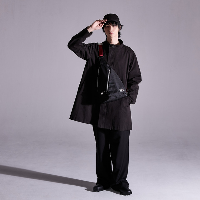 TVアニメ『BLEACH 千年血戦篇』黒崎一護 モデル ボディバッグ（使用イメージ）