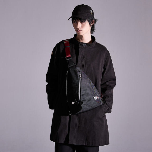 TVアニメ『BLEACH 千年血戦篇』黒崎一護 モデル ボディバッグ（使用イメージ）