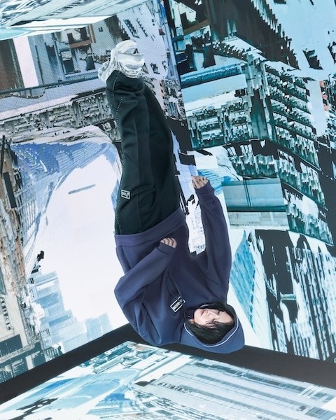 YOASOBIがASICSとコラボ！ 自らデザインに参加したシューズ＆アパレルを発売！