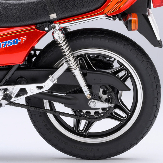AUTOart 1/12スケール ホンダ CB750F 「バリバリ伝説」 (「巨摩 郡」 ヘルメット付属)