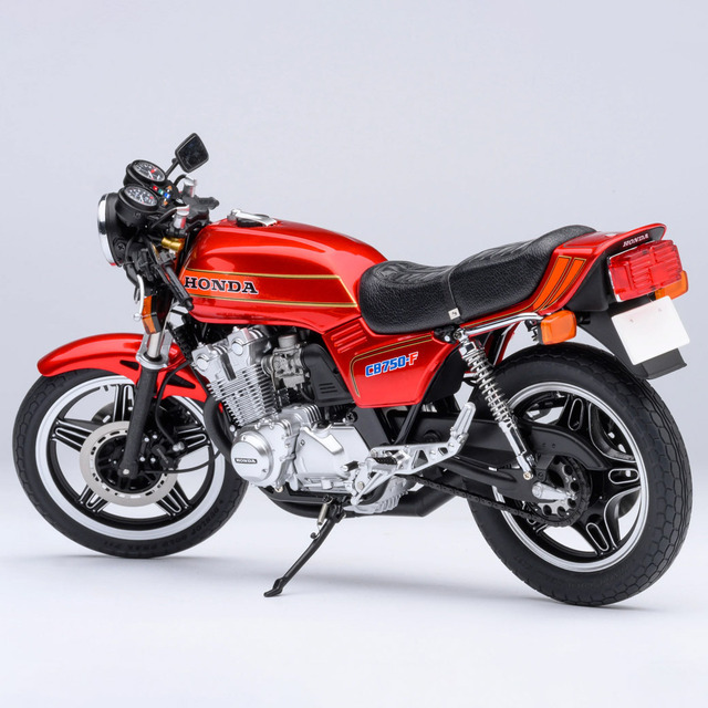 AUTOart 1/12スケール ホンダ CB750F 「バリバリ伝説」 (「巨摩 郡」 ヘルメット付属)