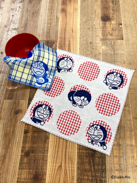 『ドラえもん』3重ガーゼハンカチ各種