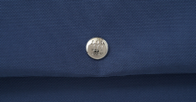 待望の新色アッシュブルー登場！上品な色彩が日常を彩る。