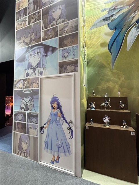 「無職転生」ロキシー教祭壇に内山夕実＆小原好美が詣でる!? 「御神体がw」「シュールすぎる」