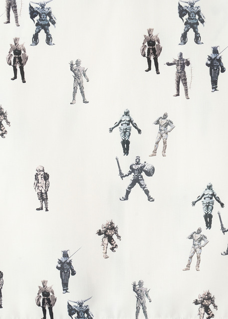 『仮面ライダー』×グラニフ　「オルフェノク｜オープンカラーシャツ」部分アップ