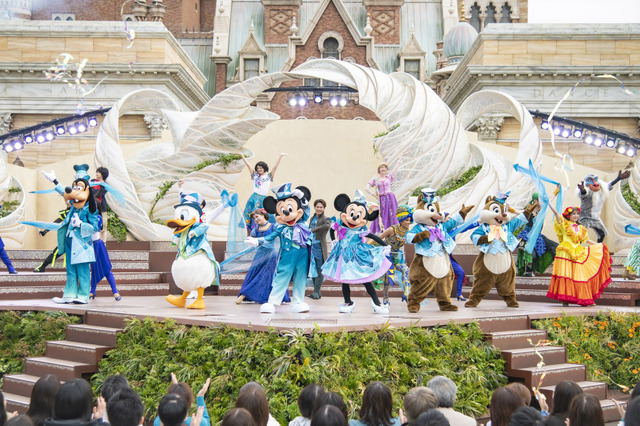 ミッキーたちがTDS25周年衣装で登場！人気ショー「ダンス・ザ・グローブ！」写真解禁