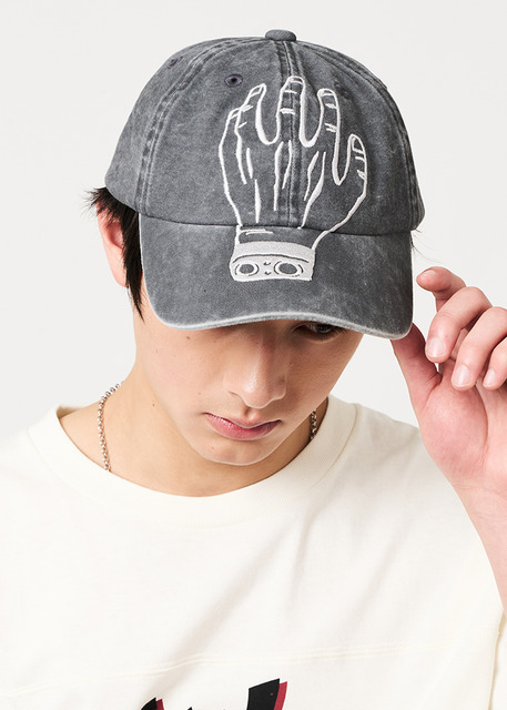 『僕のヒーローアカデミア』×グラニフ　「崩壊｜キャップ」着用イメージ