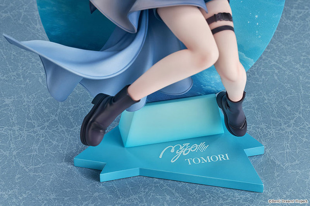 「BanG Dream! 高松燈 Zero gravity ver. 1/7スケール 完成品フィギュア」