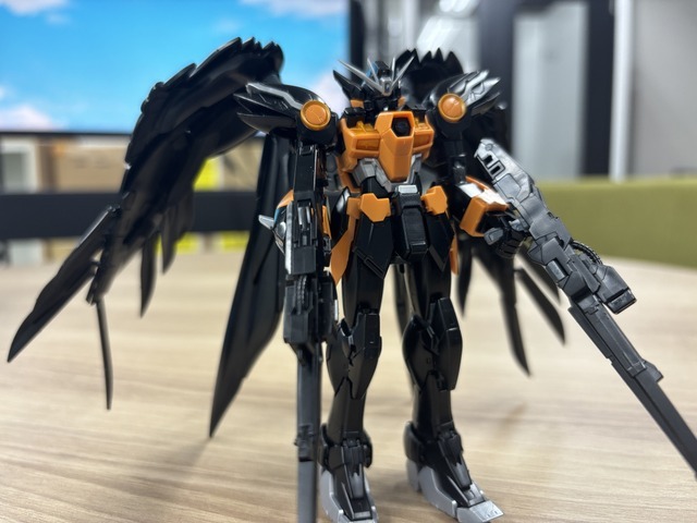 「RG 1/144 ウイングガンダムゼロ EW -APEX LEGENDS(TM) ヴァルキリー Ver.-」