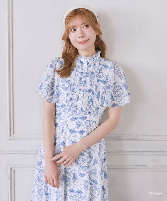 Areeam Disney Collection「Disney Princess」ジュイ柄ピンタックワンピース　着用イメージ