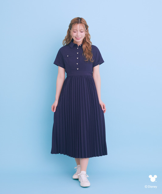 Areeam Disney Collection「Mickey＆Minnie」ミッキー/プリーツシャツワンピース（Navy）着用イメージ