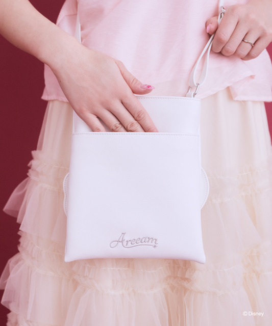 Areeam Disney Collection「Mickey＆Minnie」ミッキー/フェイスポシェット（Off White）使用イメージ