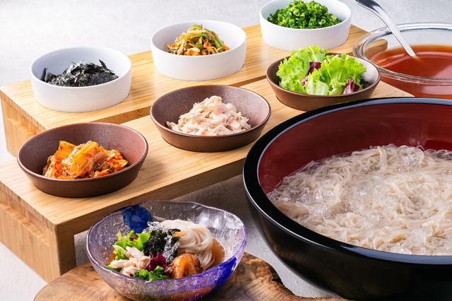 グランドメルキュール別府湾リゾート＆スパ　自分だけのアレンジで「別府冷麺」（イメージ）