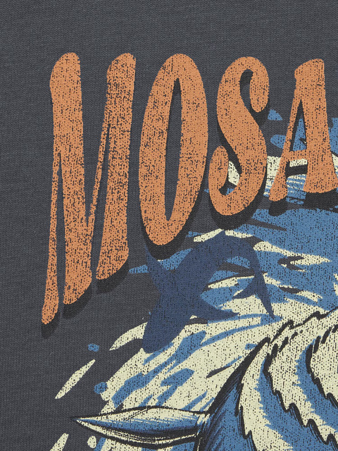 GU「KIDSグラフィックT JURASSIC WORLD」カラー： 08 DARK GRAY　前面アップ