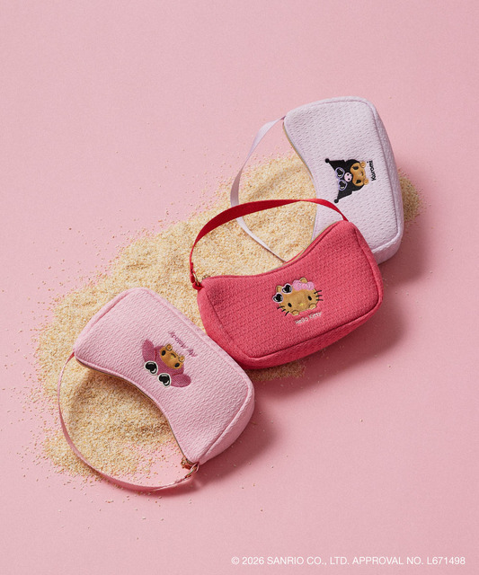 ハンドストラップ付き刺繍ポーチ