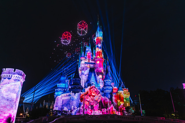 東京ディズニーランド初のドローンが夜空を舞う！9月終了人気キャッスルプロジェクション、感動のフィナーレ