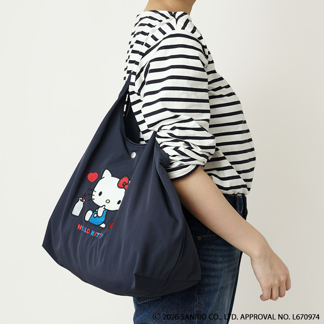 unify × Sanrio characters「ハローキティのリッチな刺繍の超軽量トートバッグ SUPK-01H」使用イメージ