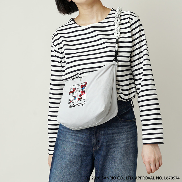 unify × Sanrio characters「ハローキティのリッチな刺繍の2wayショルダーバッグ SUPK-02H」使用イメージ
