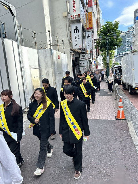 渋谷に“雷警報”発生!? アニメ『サンダー３』放送開始日に渋谷をジャック！学ラン33人が大捜索、カミナリがスペシャルネタ披露