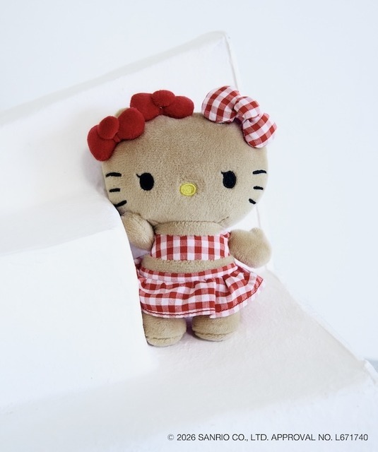 HELLO KITTY×VIS　「日焼けデザイン ハローキティぬいぐるみチャーム」
