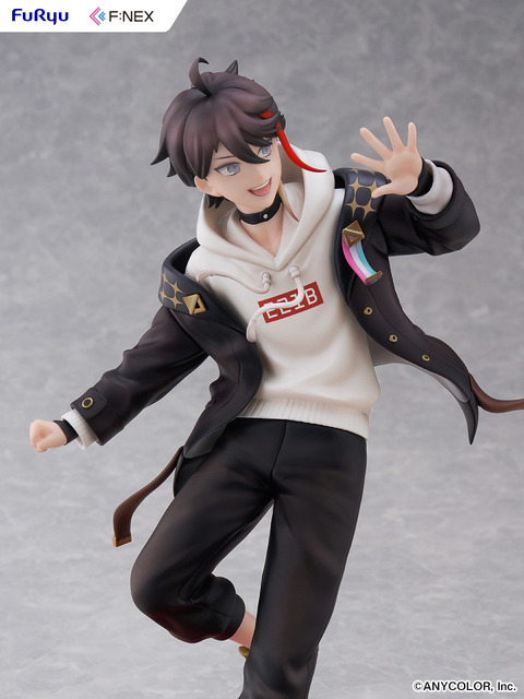 「三枝明那 1/7スケールフィギュア」