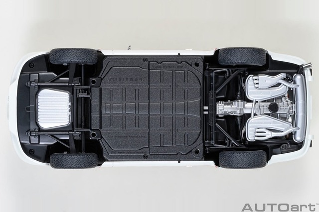 「AUTOart 1/18スケール ポルシェ 911 カレラ 2.7 RS (サーキットの狼／早瀬 佐近)」
