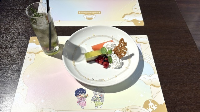 ＜Re:vale「アニバーサリー・ケーキプレート」＆ドリンク「SILVER SKY」＞