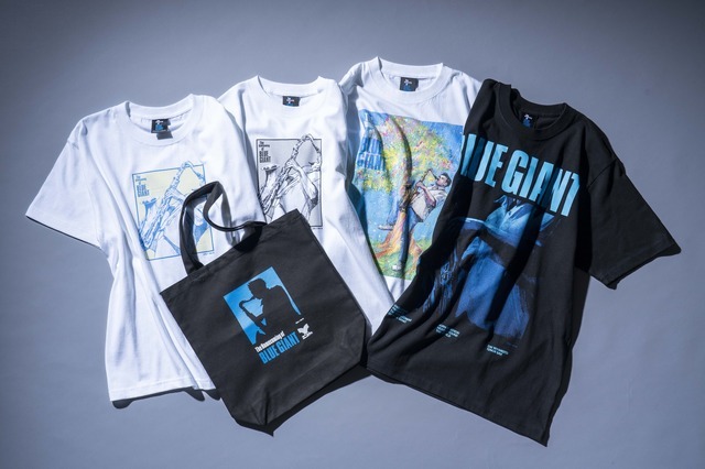 オリジナルTシャツ（全4種） 各4,500円～6,000円（税込）／トートバッグ 2,800円（税込）