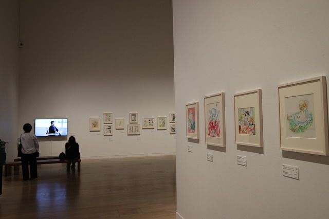 「少女漫画・インフィニティ　萩尾望都×山岸凉子×大和和紀 三人展」国立新美術館、2026-2027年、展示風景