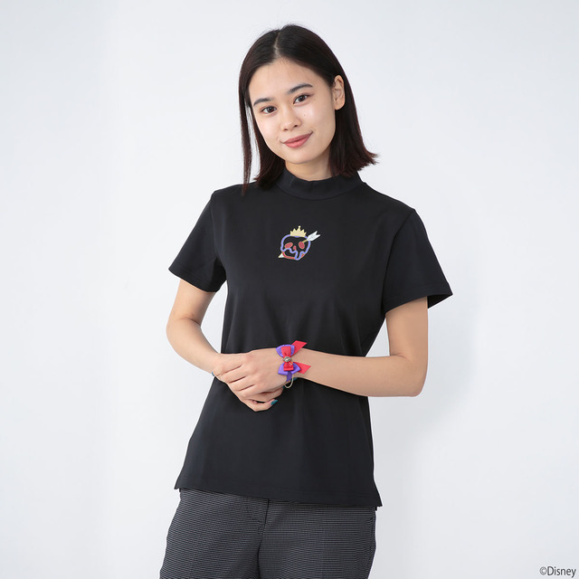 「ディズニー ツイステッドワンダーランド ハイネックTシャツ」4,950円（税込）（C）Disney