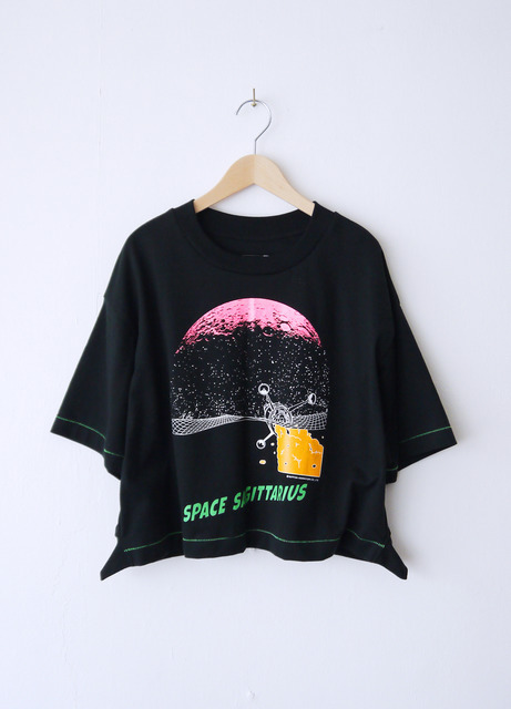 ネオンTee（M/S Size）S：11,000円（C） NIPPON ANIMATION CO., LTD.