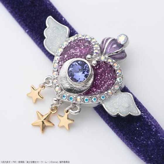 「劇場版「美少女戦士セーラームーンEternal」×ANNA SUI クライシス・ムーン・コンパクト チョーカー」17,600円（税込）(c)武内直子・PNP／劇場版「美少女戦士セーラームーンEternal」製作委員会