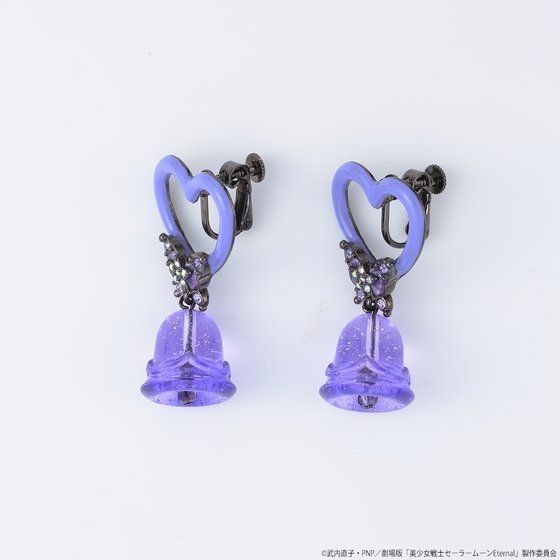 「劇場版「美少女戦士セーラームーンEternal」×ANNA SUI クリスタル・カリヨン ピアス/イヤリング」22,000円（税込）(c)武内直子・PNP／劇場版「美少女戦士セーラームーンEternal」製作委員会