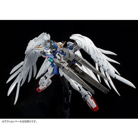 「RG 1/144 ウイングガンダムゼロ EW & ドライツバーク［チタニウムフィニッシュ］」7,260円（税込）（C）創通・サンライズ