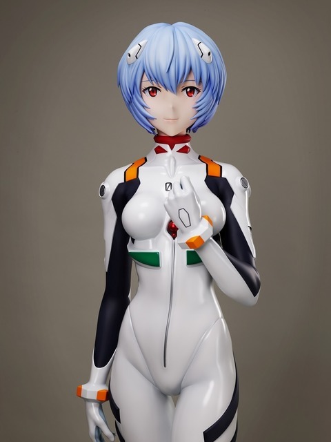 「綾波レイ 1/1スケール 等身大フィギュア」1,815,000円（税込）（C）カラー