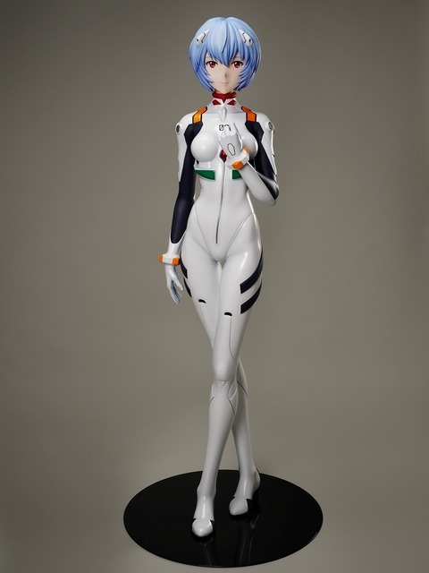 「綾波レイ 1/1スケール 等身大フィギュア」1,815,000円（税込）（C）カラー