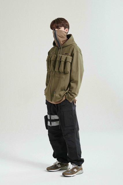 「TACTICAL ZIP-UP HOODIE」(C)岸本斉史 スコット／集英社・テレビ東京・ぴえろ＆LIBERE(R)