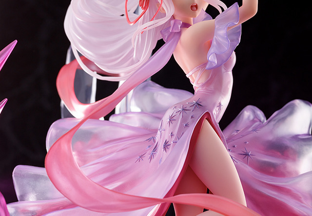 「Re:ゼロから始める異世界生活　氷結のエミリア -Crystal Dress Ver-」（C）長月達平・株式会社KADOKAWA刊／Re:ゼロから始める異世界生活2製作委員会