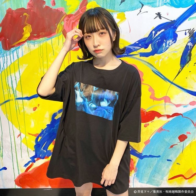 『呪術廻戦』×「ヴィレッジヴァンガード」コラボTシャツ　各2,750円（税込）（C）芥見下々／集英社・呪術廻戦製作委員会