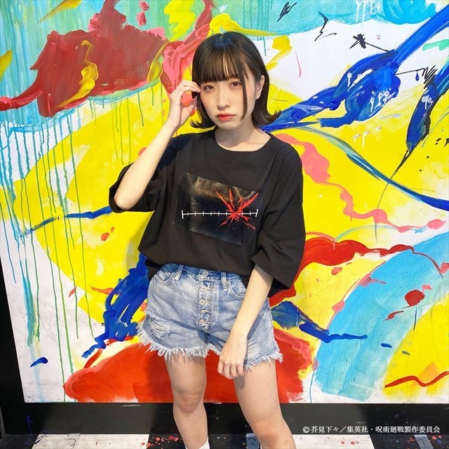 『呪術廻戦』×「ヴィレッジヴァンガード」コラボTシャツ　各2,750円（税込）（C）芥見下々／集英社・呪術廻戦製作委員会