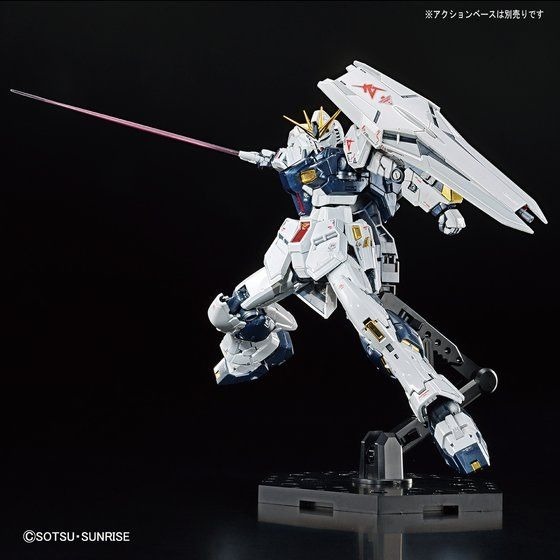 「RG 1/144 【ガンダムベース限定】 νガンダム［チタニウムフィニッシュ］」9,350円（税込）（C）創通・サンライズ